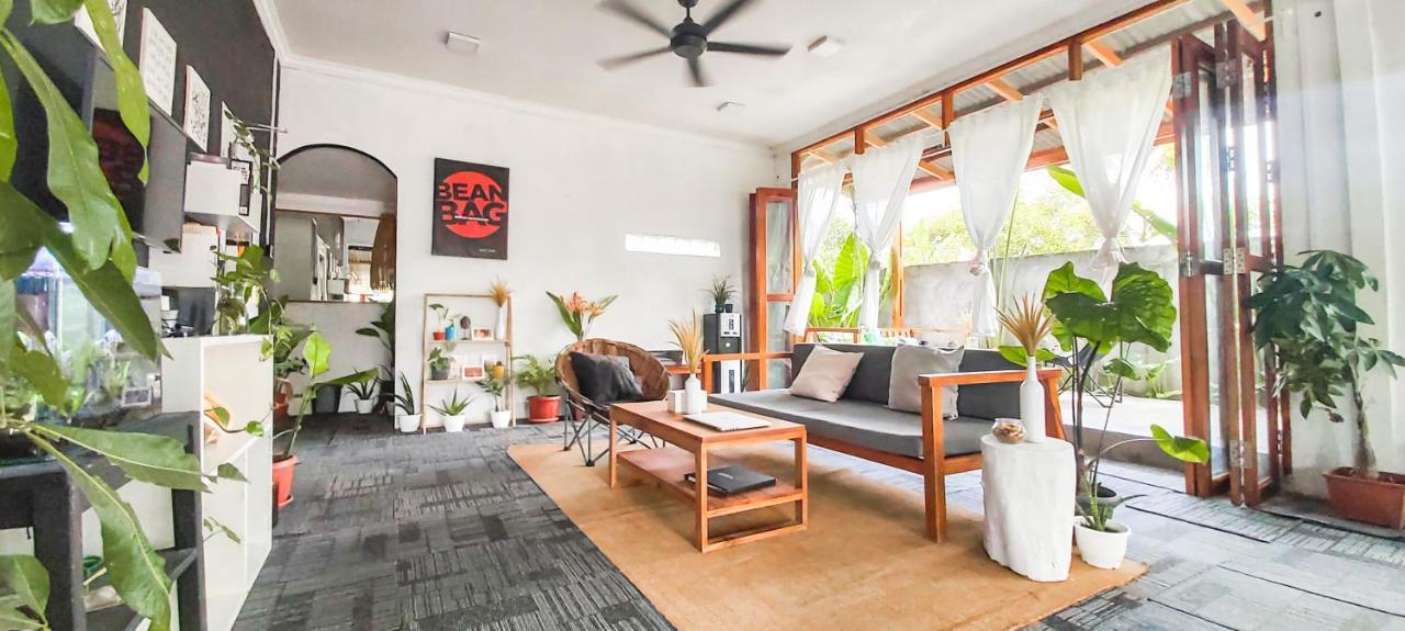 بيت شباب Beanbag Bintan Backpacker Kangkakawal المظهر الخارجي الصورة