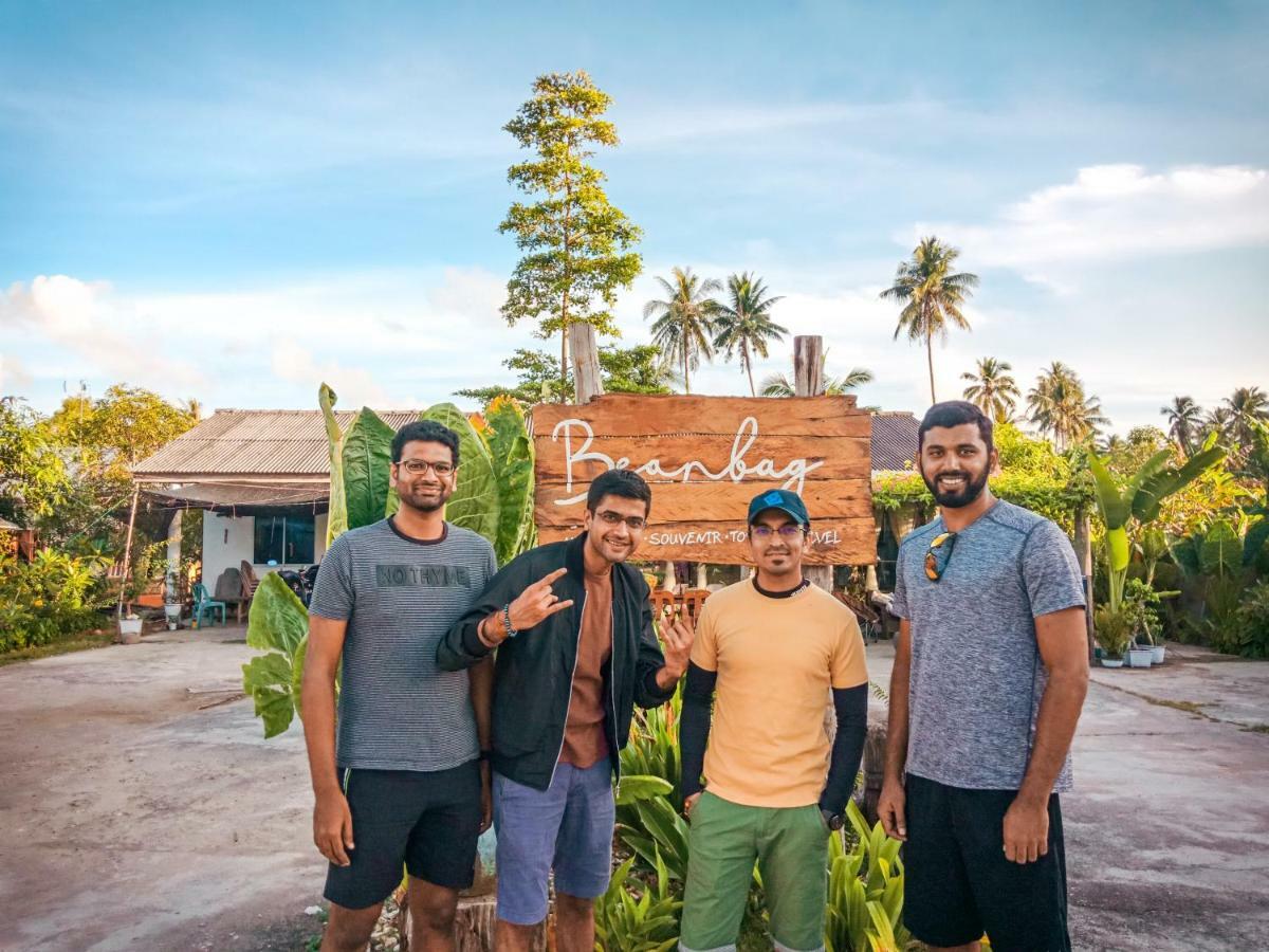 بيت شباب Beanbag Bintan Backpacker Kangkakawal المظهر الخارجي الصورة